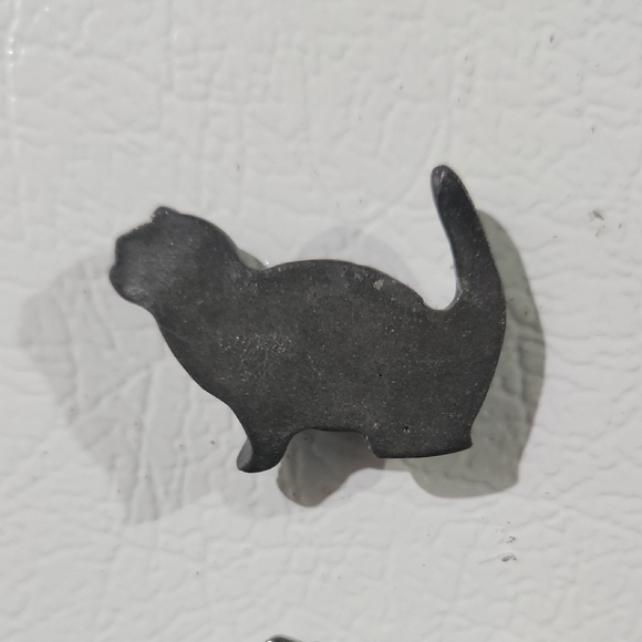 Vintage Gold and Silver Cat Magnet Set - Picture 2 of 4